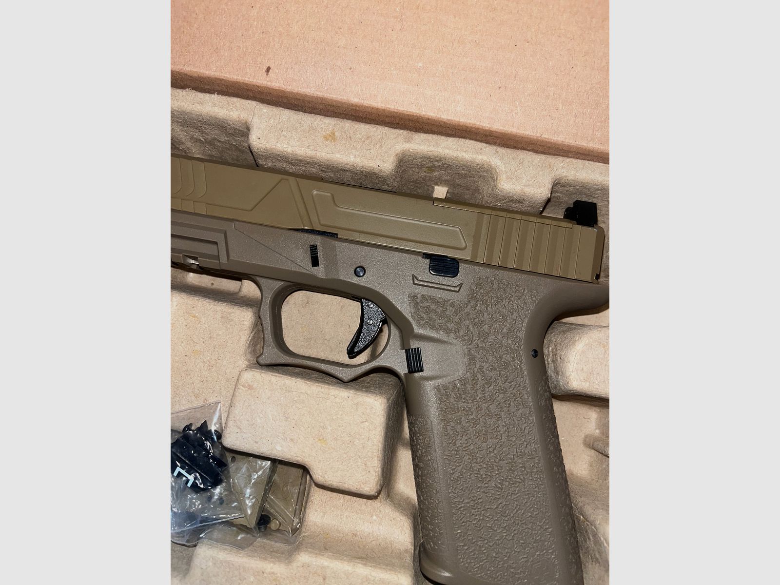 AWC VX7301 mit Metallschlitten GBB 6mm BB Flat Dark Earth