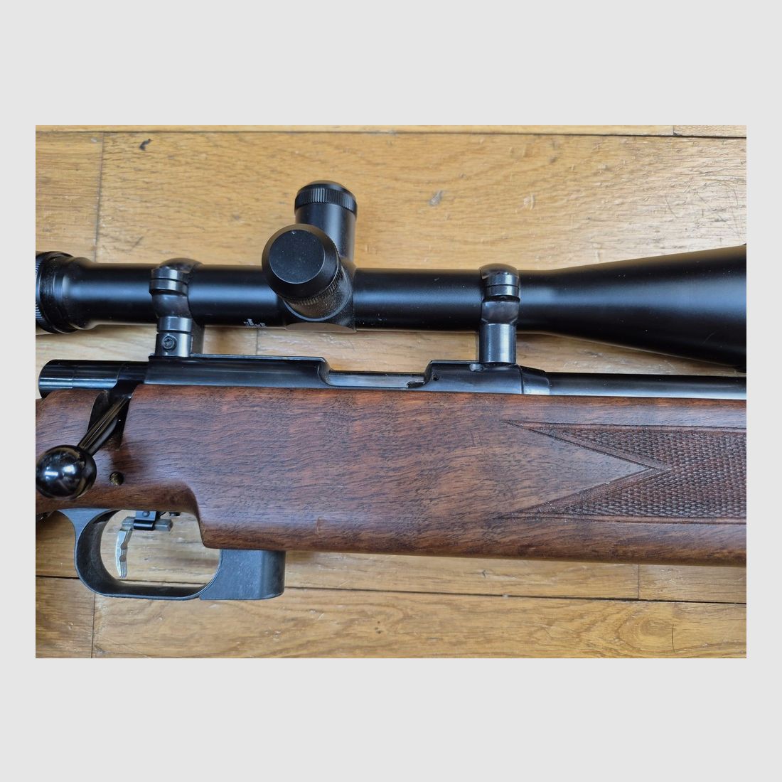 Wunderschönes Set Präzisionsbüchse Anschütz Modell MATCH 54 Version 1407 – 22LR – Weaver CT36 Micro Trac 36 x 40 Zielfernrohr mit Diopter und Tunnel Anschütz (3 Iris!) – Schwerer Lauf – Kammer- und Verschlussprotektor + Koffer! Top Set! TBE+++, Bild 41 von 53