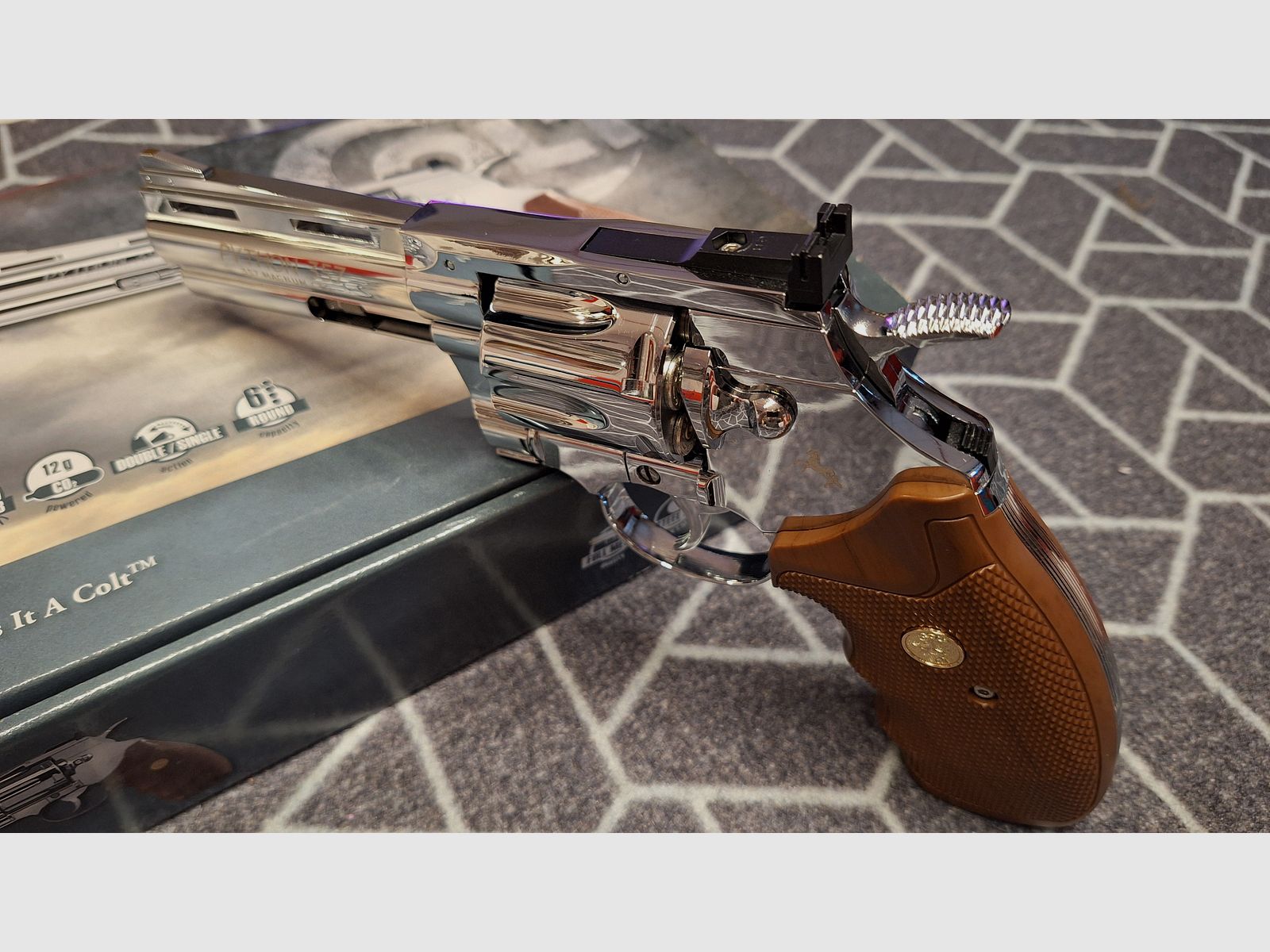 Colt Python 4" / Całość metalowa chromowana / 4,5 mm BB / CO2