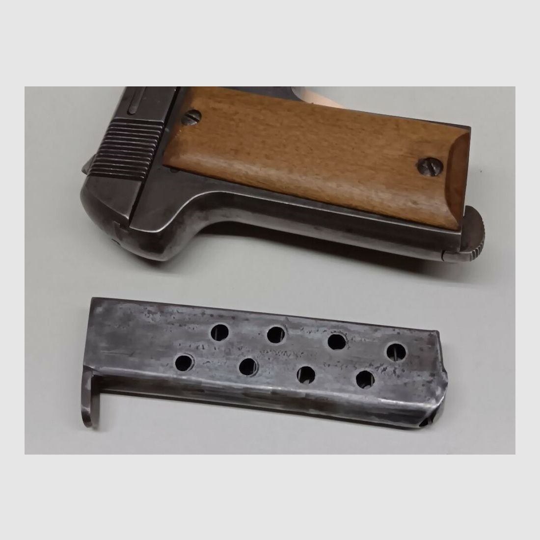 Ruby - Spain 1914 Automatic Pistol " Military "