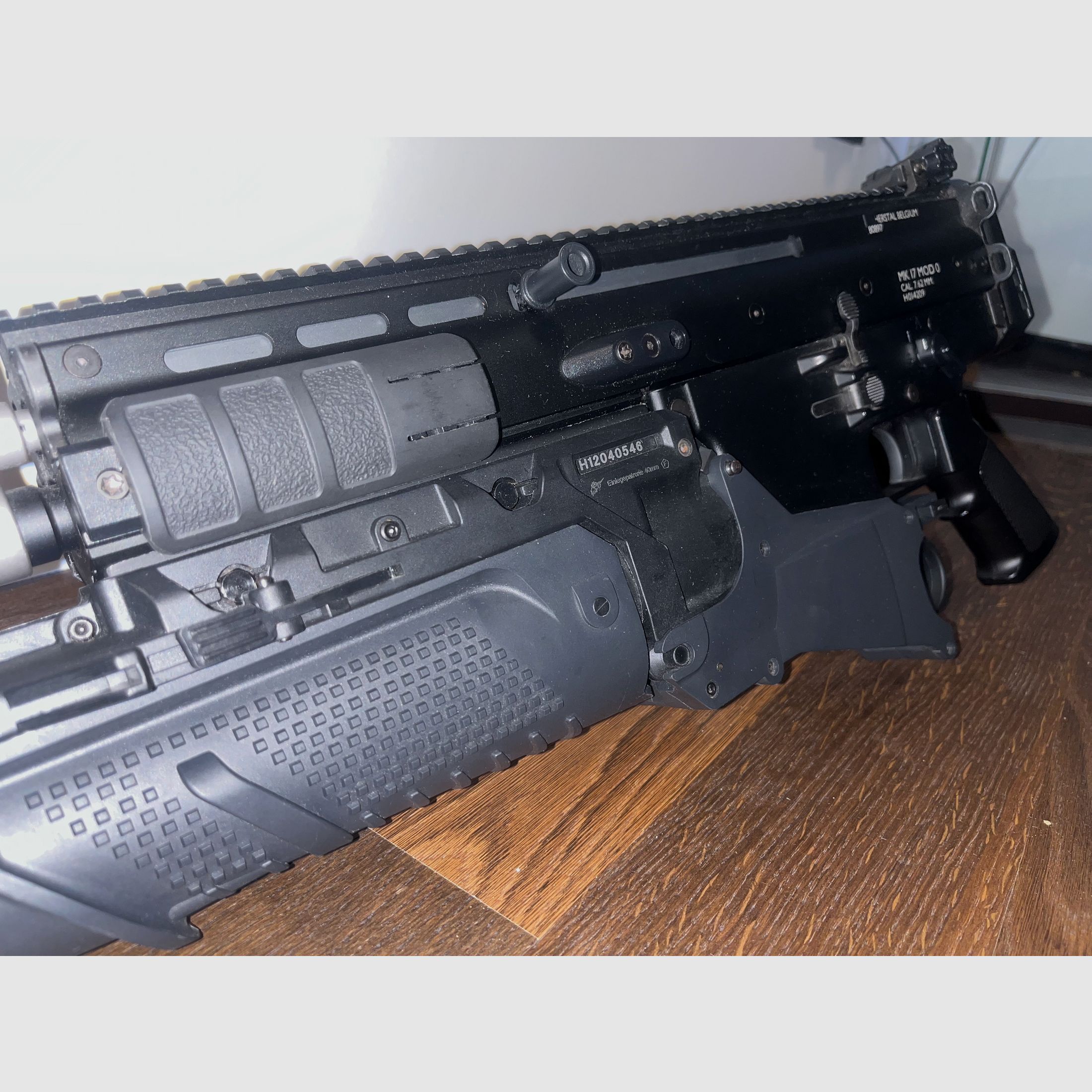 Tokyo Marui Scar-H mit Granatwerfer und passendem Zubehör