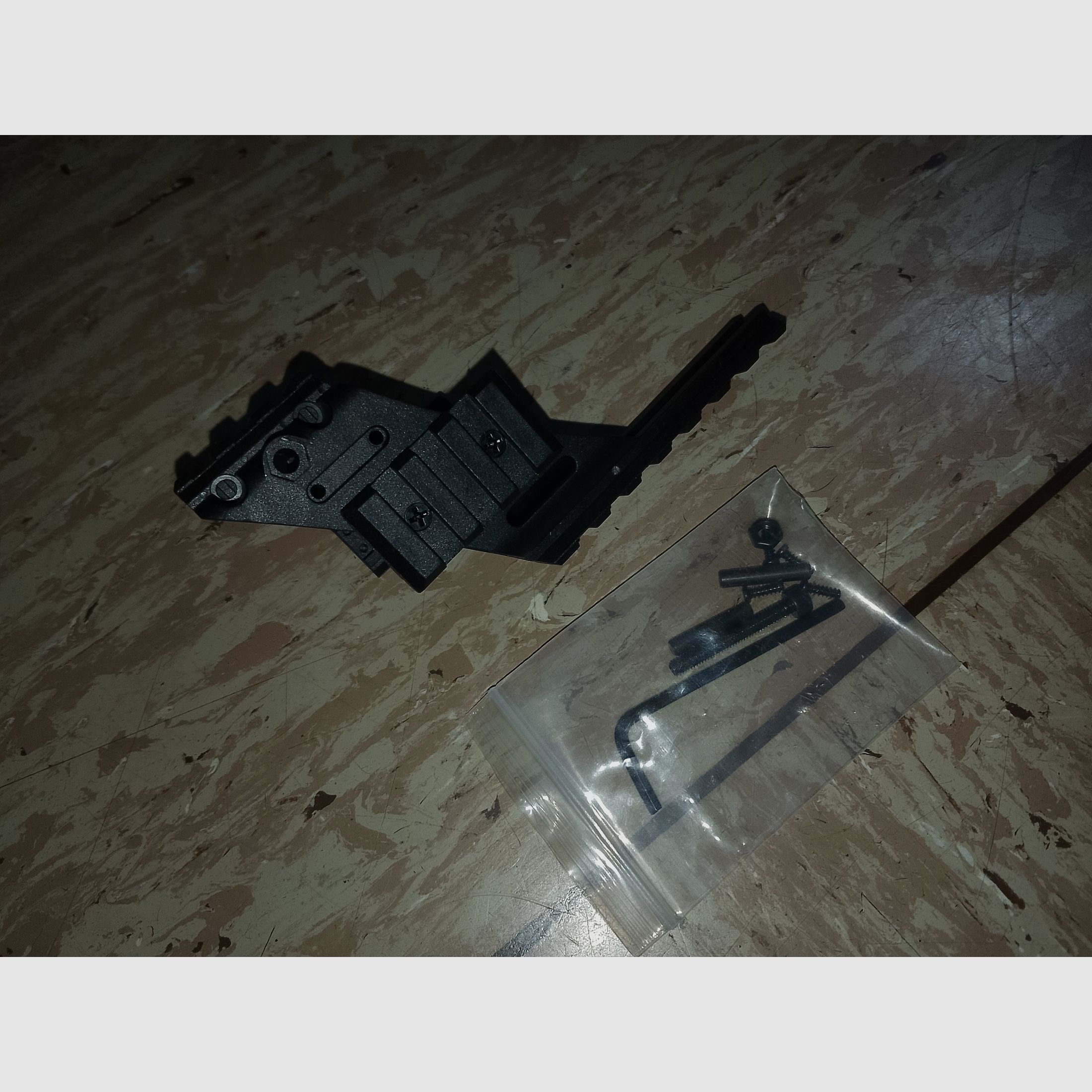 Supporto per pistola Pistol Scoup Montaggio Picatinny 20mm Weaver 7/8" Montaggio universale in polimero nero nuovo