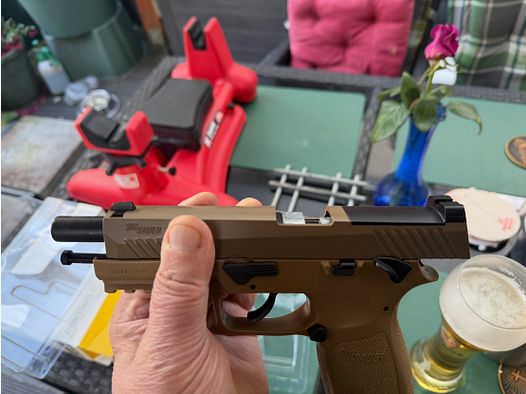 SIG Sauer P320-M 17 4,5 mm Coyote Tan 20 schots luchtpistool