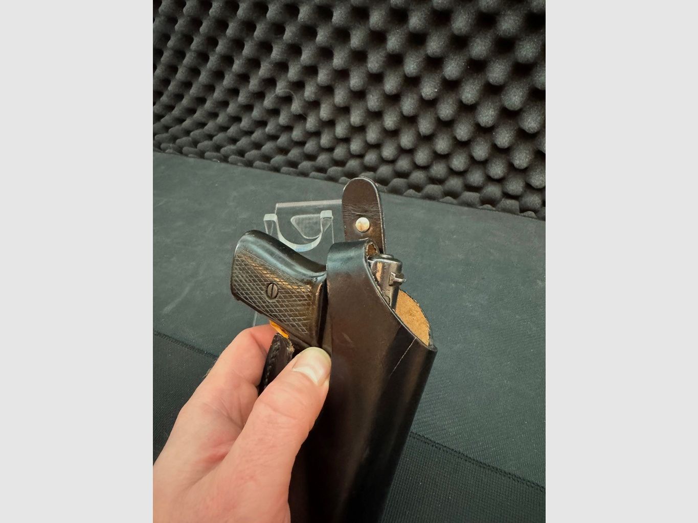Gürtelholster mit Clip, wie DBGM, schwarzes Glattleder, glänzend, passend für Vorkriegspistolen 6,35mm