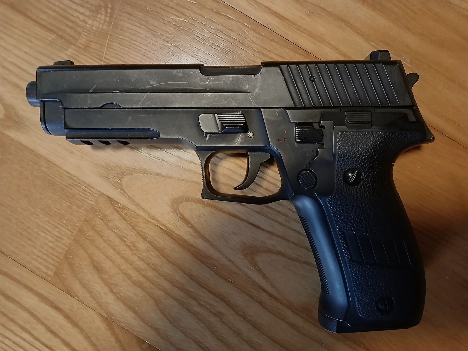 Sig Sauer AEP + valigetta per armi