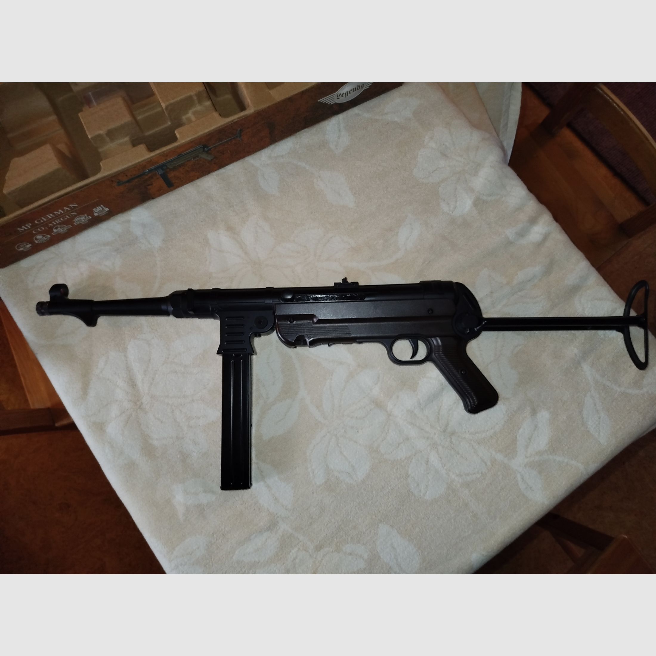 MP40 w kalibrze 4,5mmBB 7,5 Joule Co2