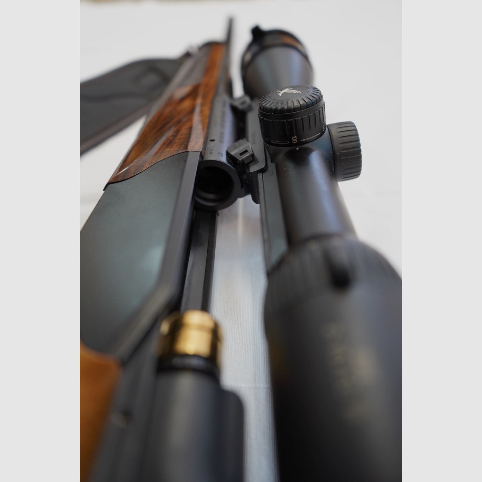 R8 successo pelle, legno, pelle, mirino Svarovski, grilletto Atzl