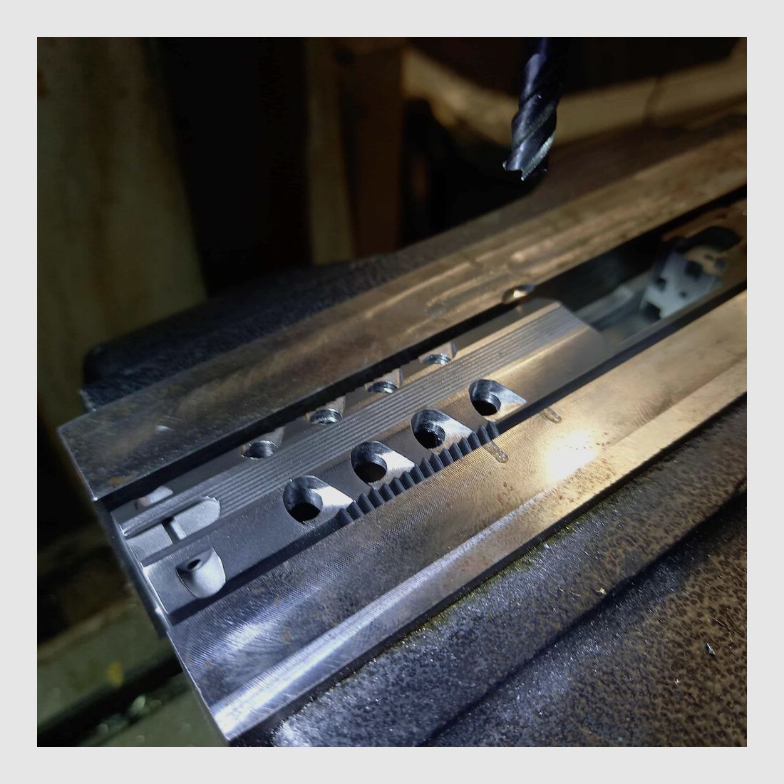 WORKSHOP // MACHINING MILLING BOLT OPENING, image 3 of 10