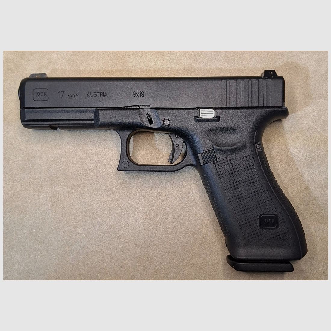 !Als nieuw! Vitrinemodel! VFC Glock 17 Gen 5, 6mm, GBB, Airsoft, m= loop en slide van metaal, door Umarex