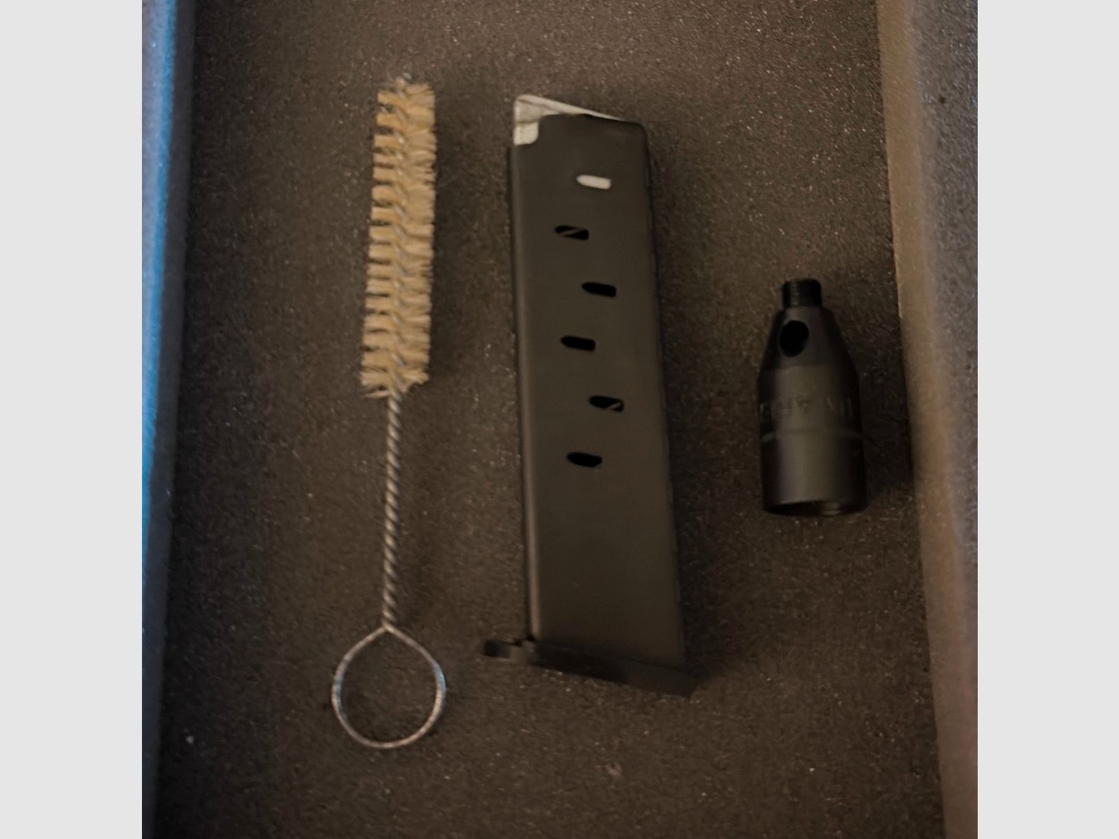 Attention collectors & James Bond fans, rarity - display piece-limited special edition & new for decades, as well as no longer available on countless pages and platforms, Walter PP with white grips & VHS, top condition!!! As good as new & unfired!!