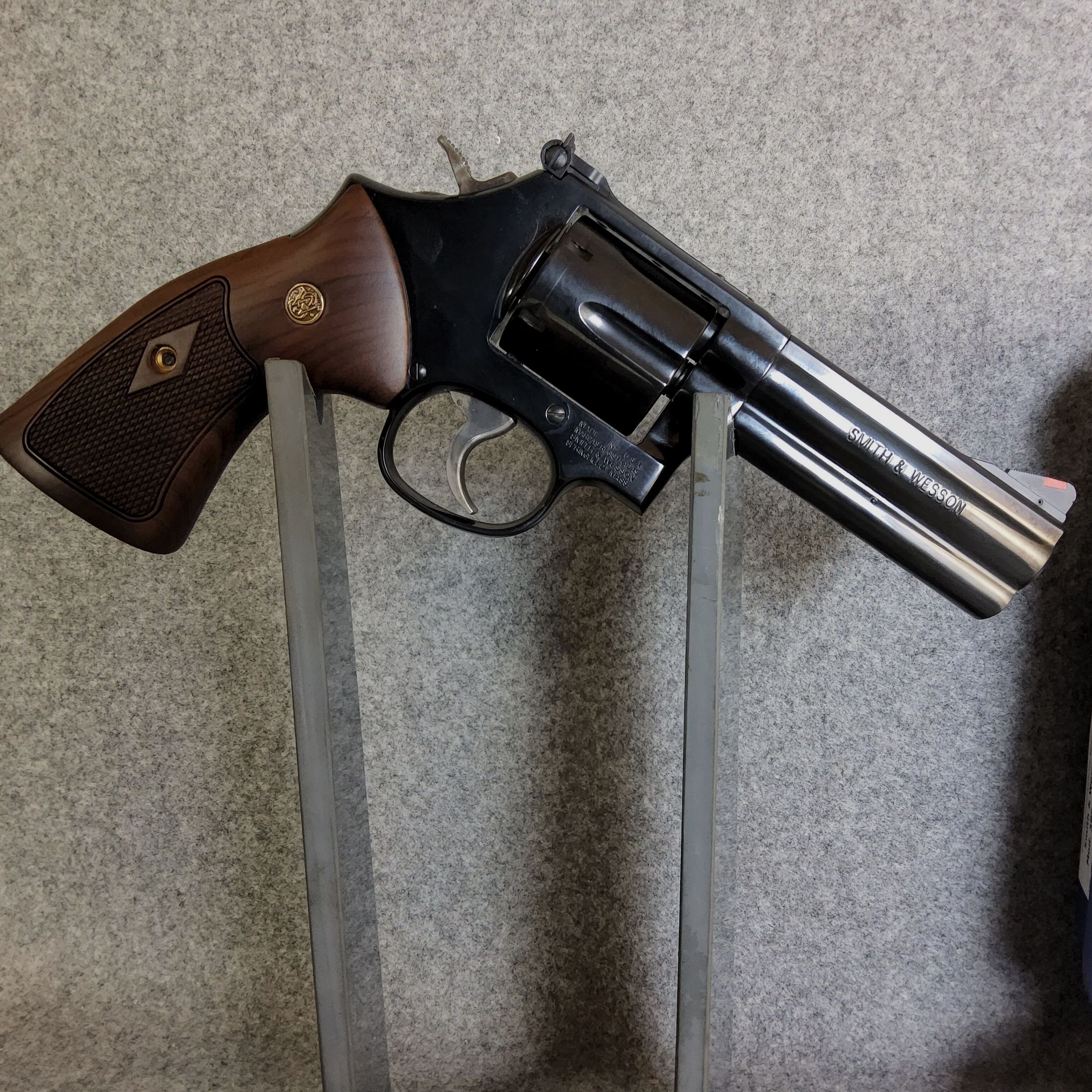 Smith & Wesson	 586-8