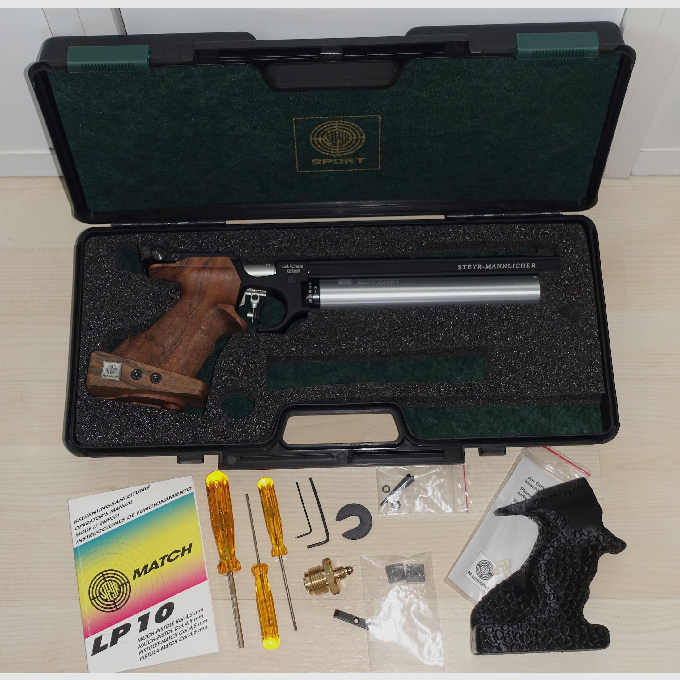 Steyr Pressluft Matchpistole / neue Kartusche / neuer Koffer / 2 Griffe, usw.