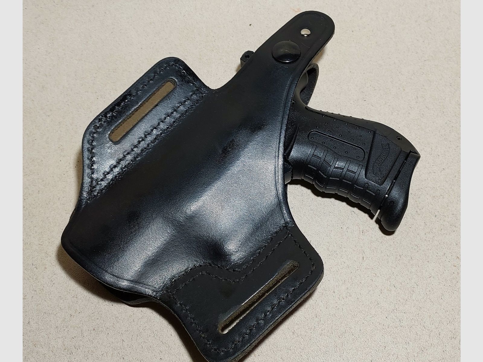 Walther P22 Schreckschuss Pistole 9mm P.A.K. schwarz mit Lederholster