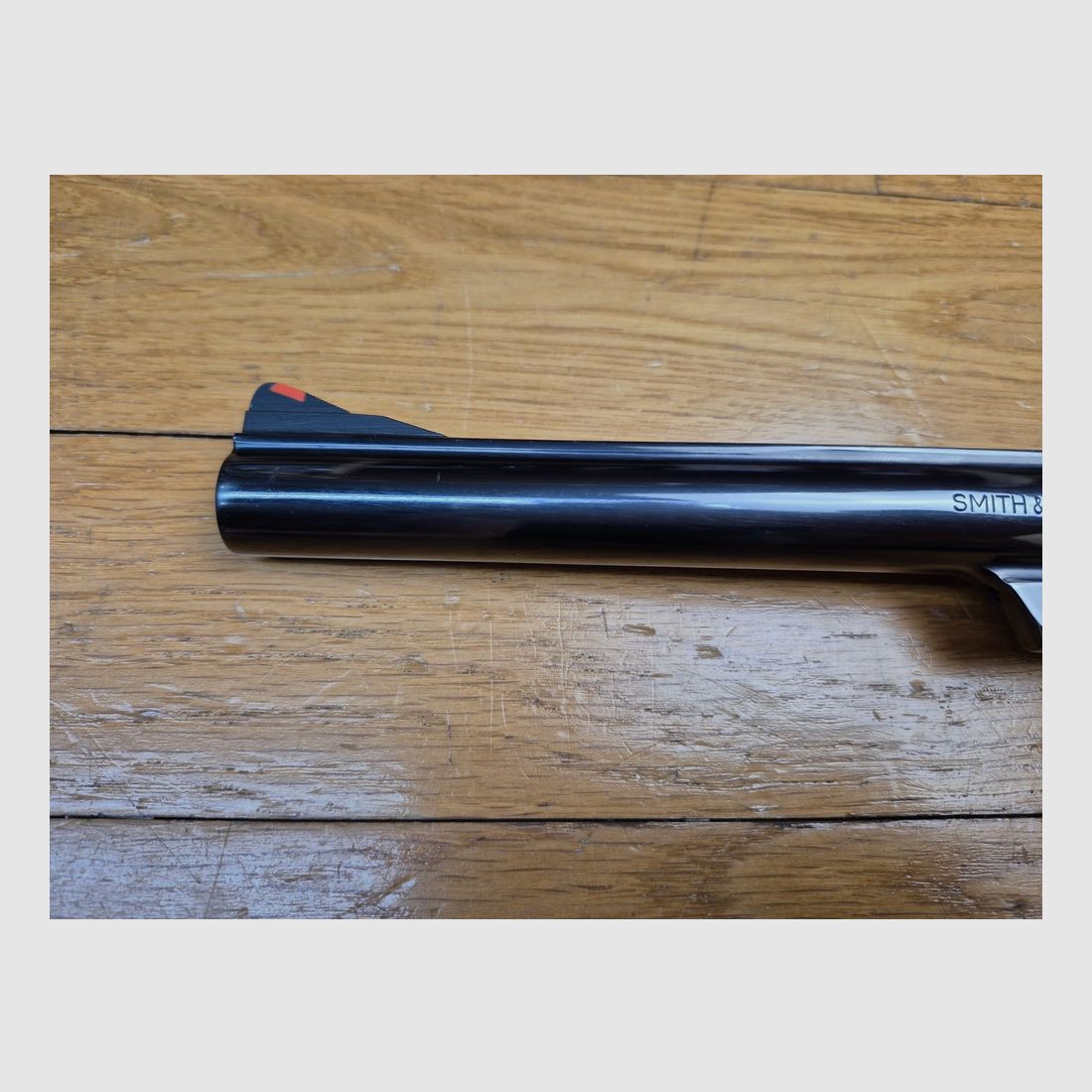 Schreck der Bären! – Revolver Smith & Wesson M29-2 – Kal. .44Mag – Lauf 8&prime; 3/8 Zoll – Der längste im Katalog! – Außergewöhnliche brünierte Oberfläche – Waffe von 1980 – Atemberaubende Mechanik und heute nicht mehr erhältlich – Filmmythos ebenso wie Waffe! TBE++!, Bild 7 von 27