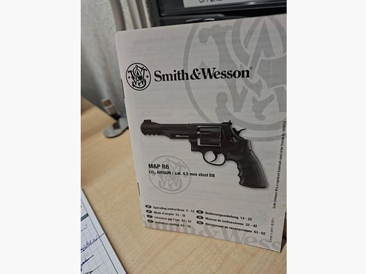 Rewolwer Smith&Wesson M&P R8