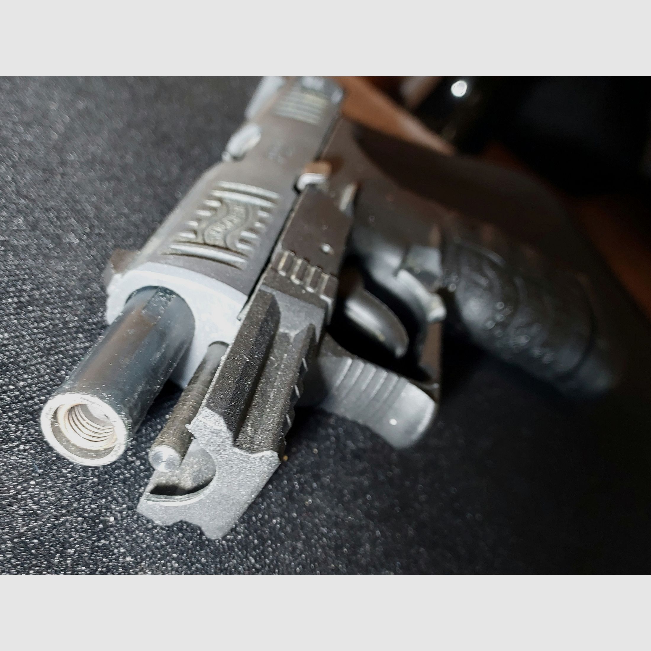 Walther P22Q Schreckschuss Pistole 9mm P.A.K. schwarz mit 2 Magazinen