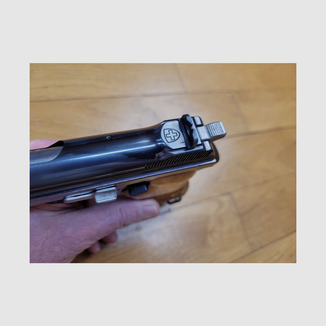 Wunderschöne SIG P210-2 Pistole – Mythos des Kalibers 9 para – Zivile Waffe SP47/8 gemäß Militärtyp – Erste SIG-Produktion (und nicht SIG Sauer) vor 1975 – Waffe von 1972/73 – Brünierung, Funktion und Traumlauf – Neuwertiger Zustand!, Bild 13 von 22