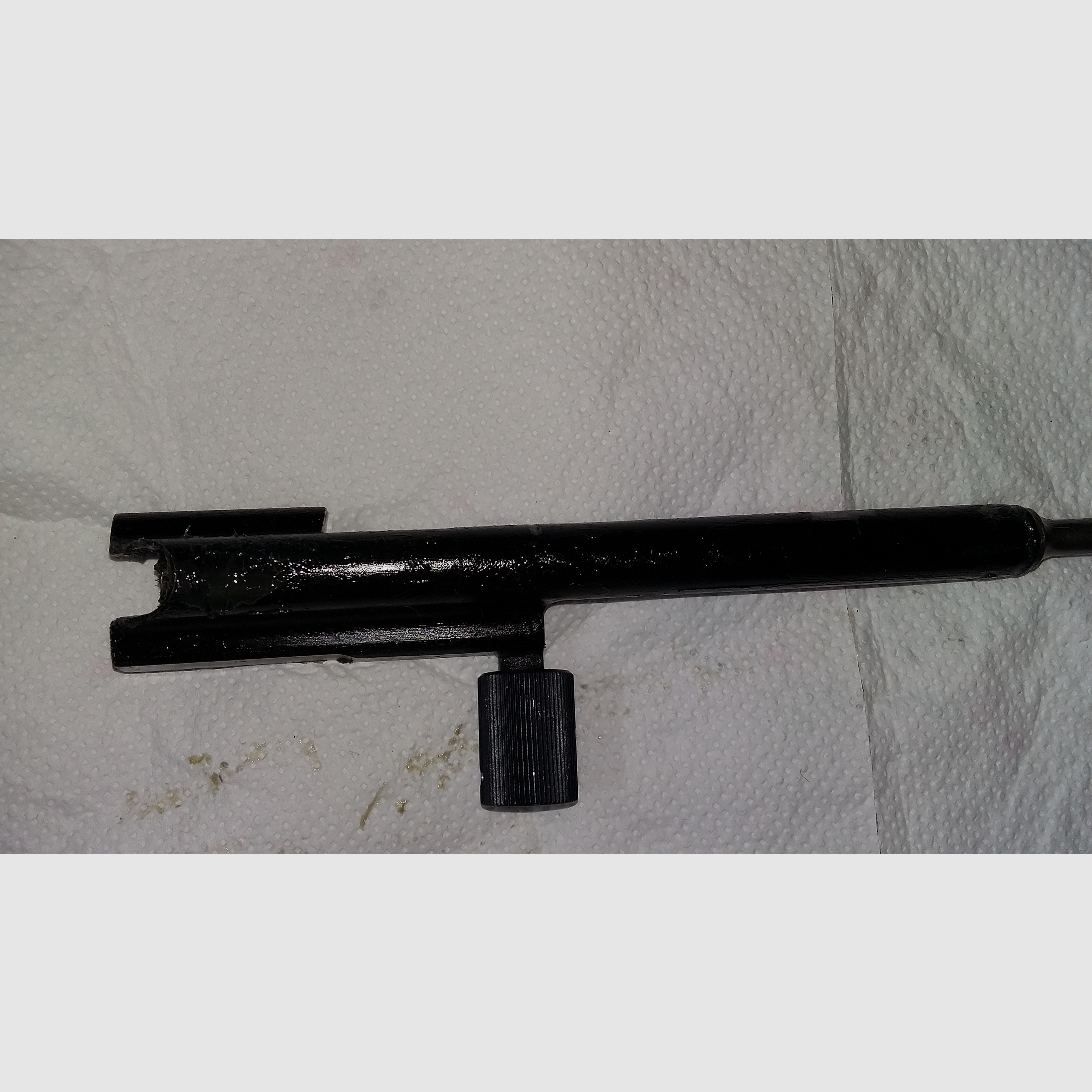 Modifizierter Original Izhmash Yunker 3 AK74 Deko Verschlussträger/Boltcarrier mit echtem Gaskolben und einem Zenitco style extended charginghandle. TAGS: AK47, AKM, Kalasch, Russland