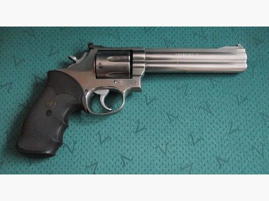 Revolver Smith & Wesson 686 6 Zoll mit Pachmayr Griff	 686