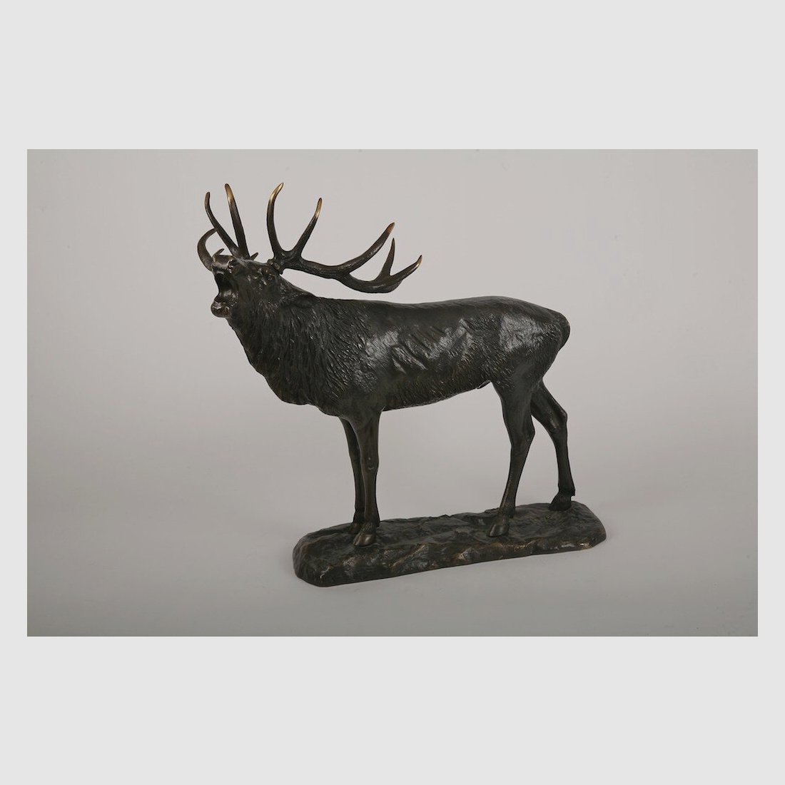 Lovergreen große Bronzestatue Motiv grasender Hirsch Maxi-Modell