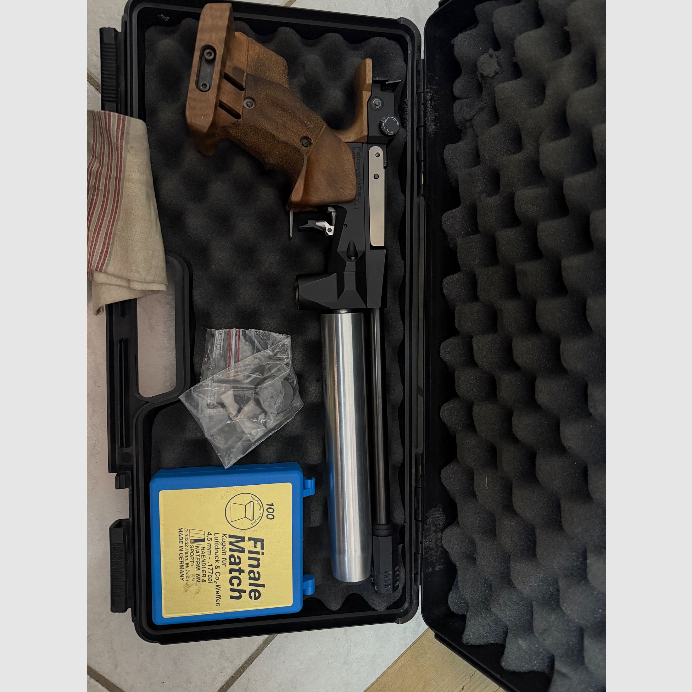 Feinwerkbau P30 mit sehr viel Zubehör 