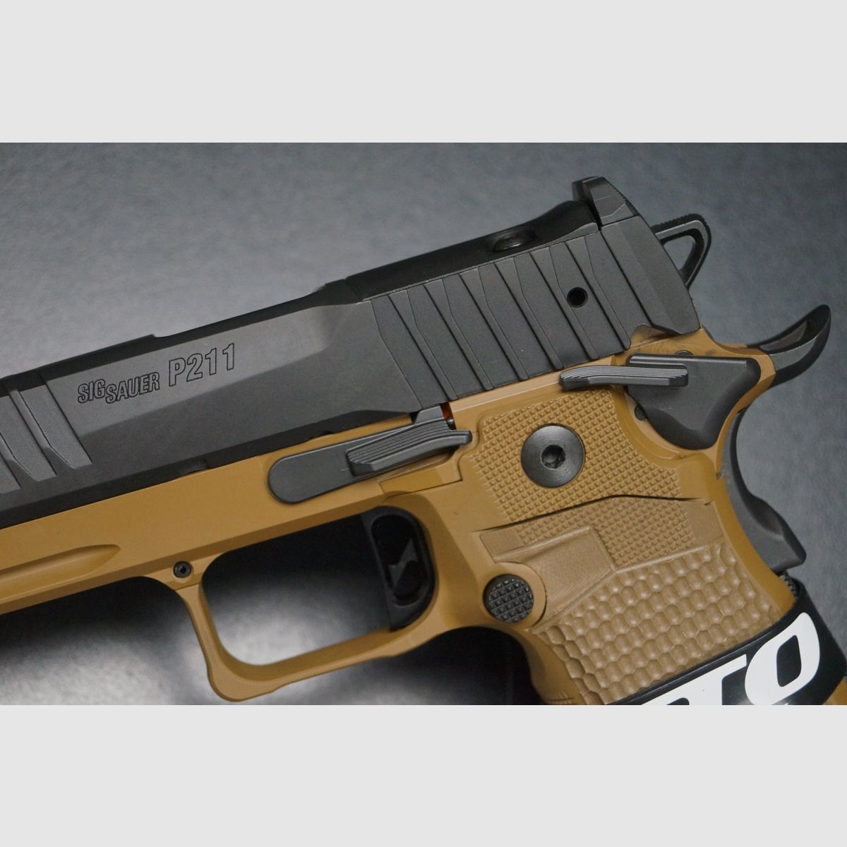 Sig Sauer P211 GTO Combat Coyote, Bild 6 von 7
