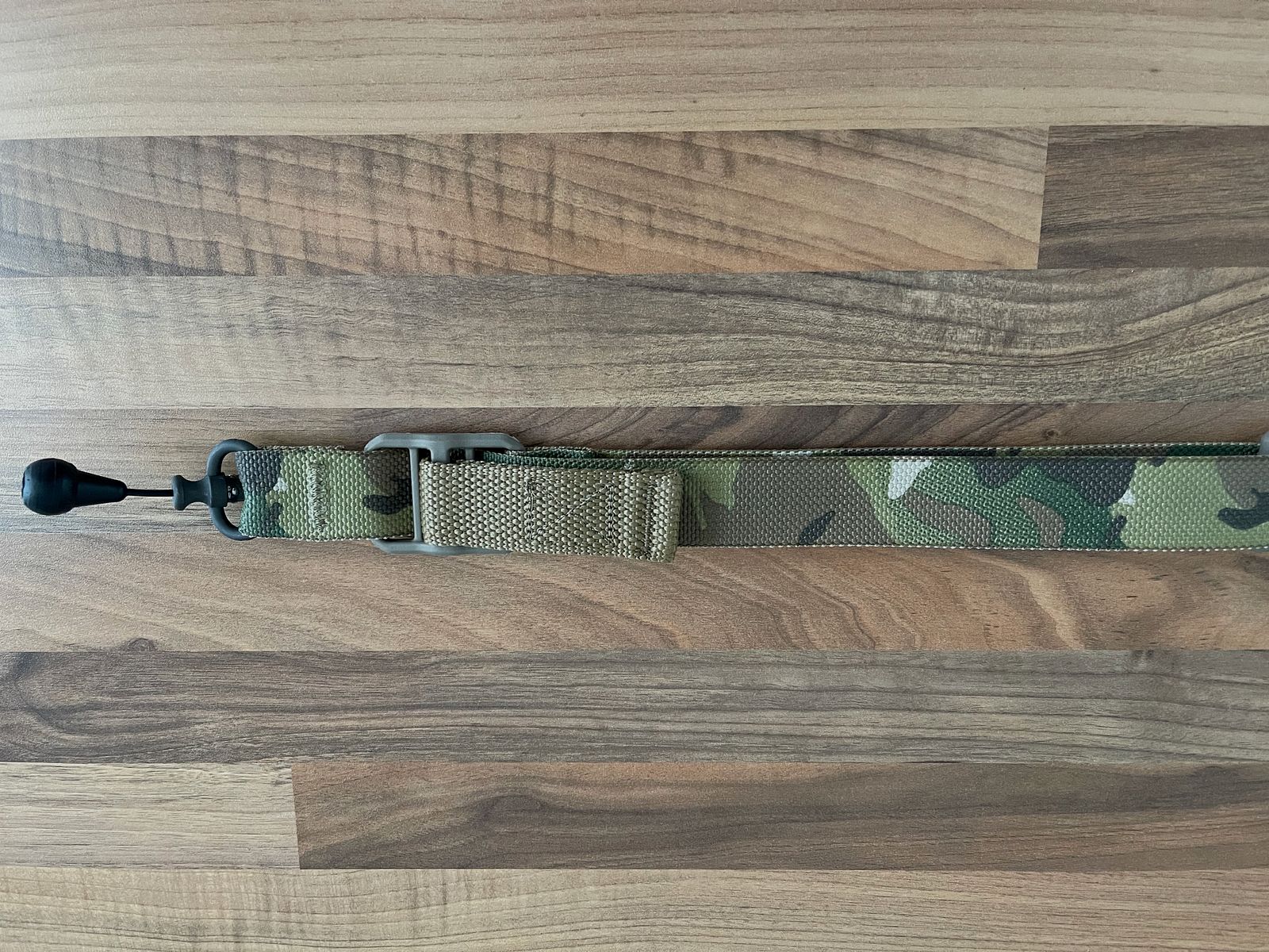 BLUE FORCE GEAR VICKERS 2-zu-1 Tragegurt mit red Swivel, MultiCam