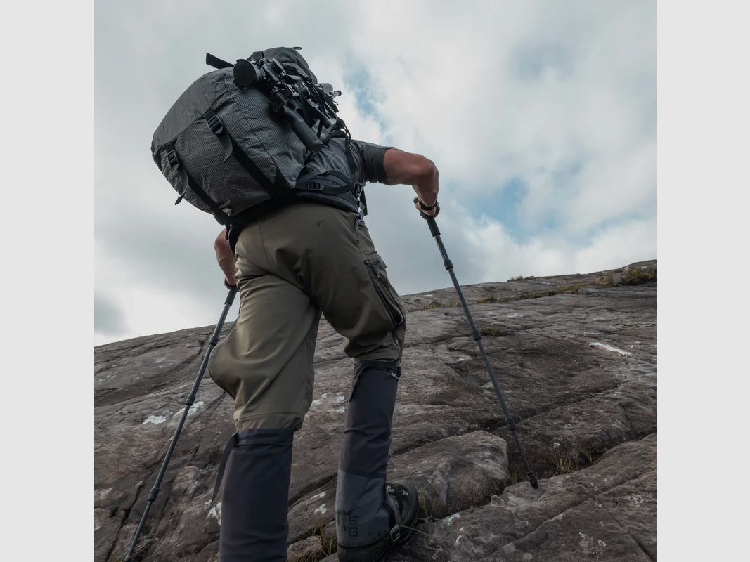 Spartan Precision Equipment Ascent Tripod™ Gen 2 Woodland mit Davros Pro Head™ und Trekkingstockgriffen