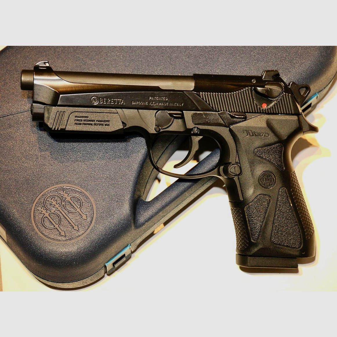 halfautomatisch pistool Beretta 90 twee in het kaliber 9mm - Zeldzaam geen Beretta 92