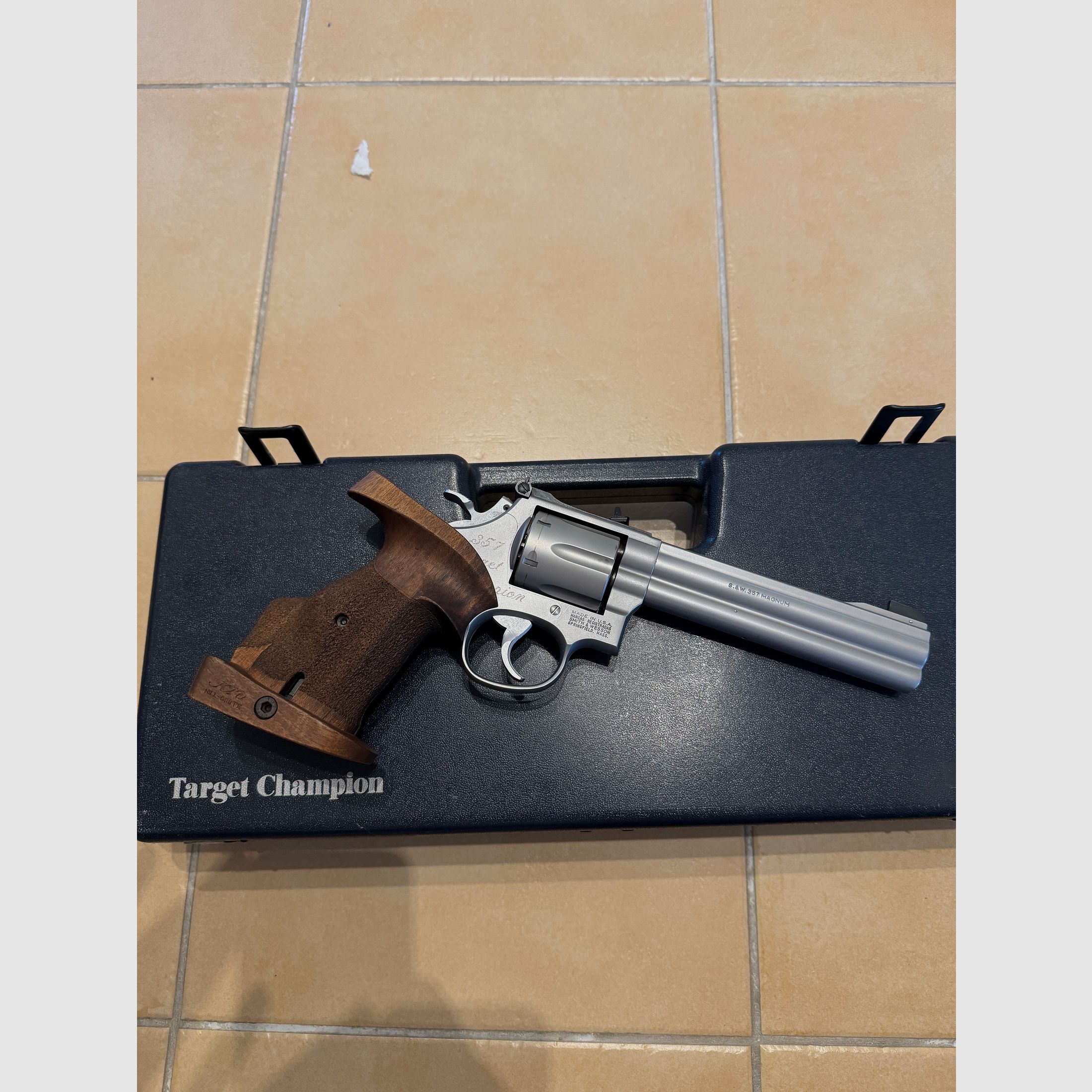 Smith&Wesson 686 Target Champion inkl. Nill Griff