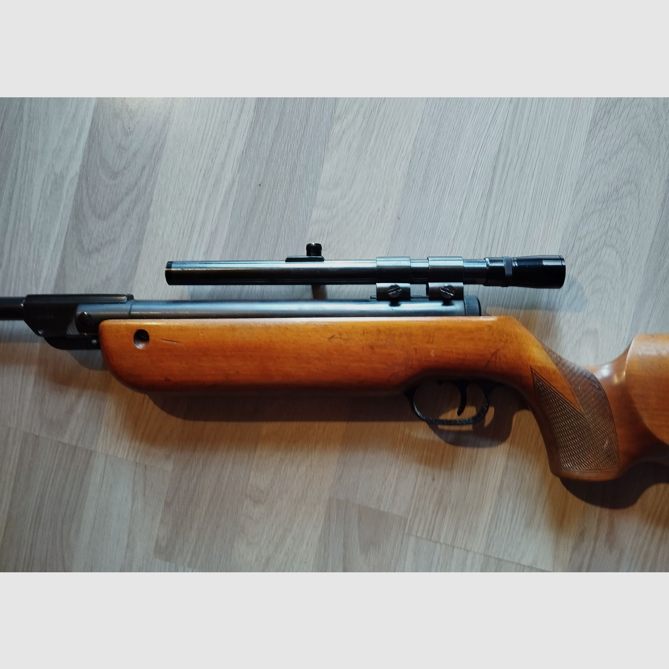 carabine à air comprimé Oldtimer rare LG 4,5 avec lunette de visée modèle 55