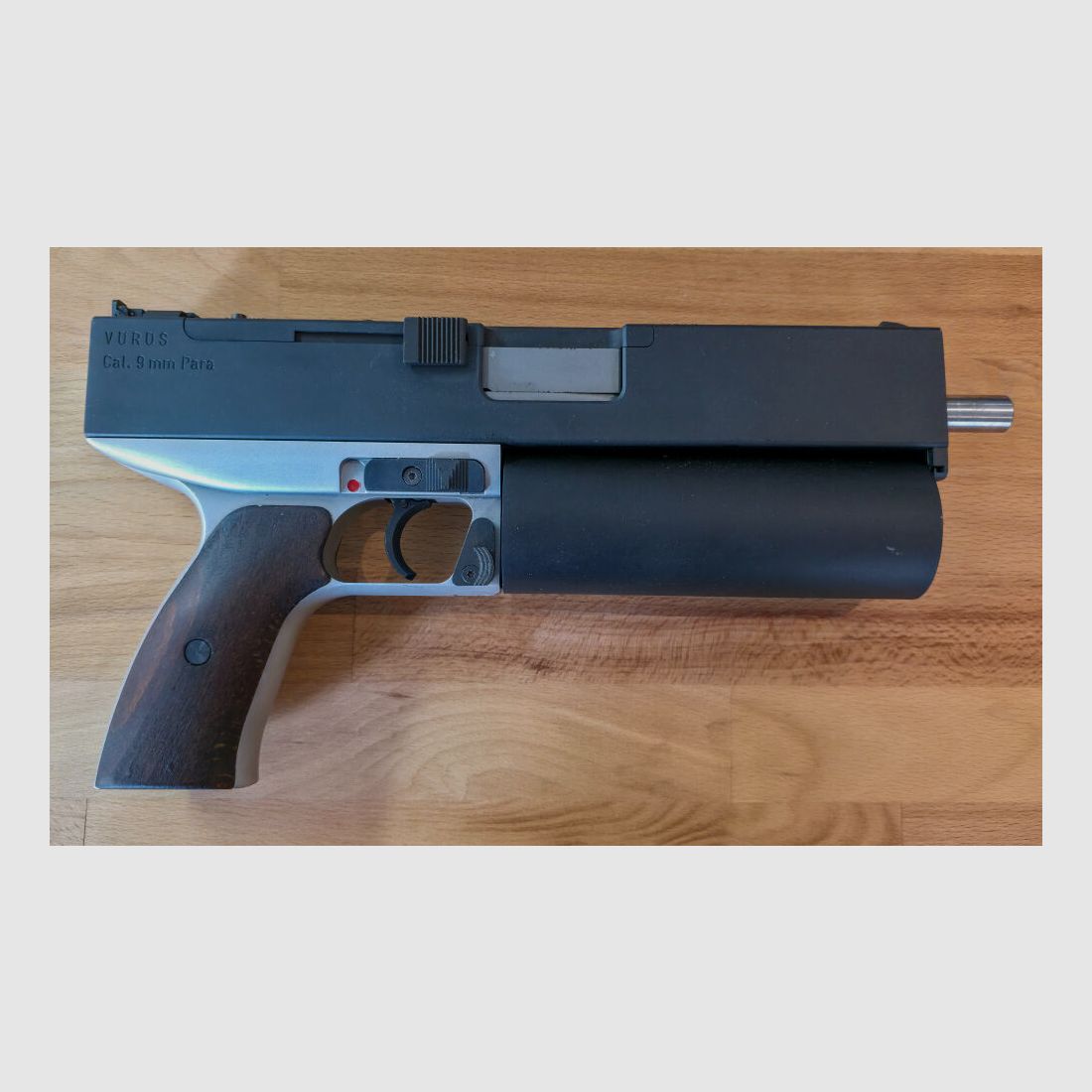 Vörös Model 1