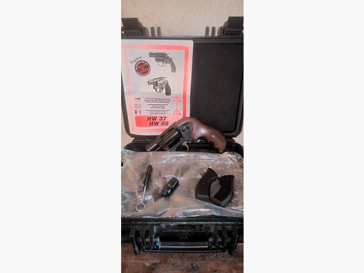 Rewolwer Weihrauch HW 88 Super Airweight w kalibrze 9mmRK z osłoną na kurek, uchwytami oryginalnymi oraz oryginalną instrukcją obsługi, nie strzelany, jak nowy!!!