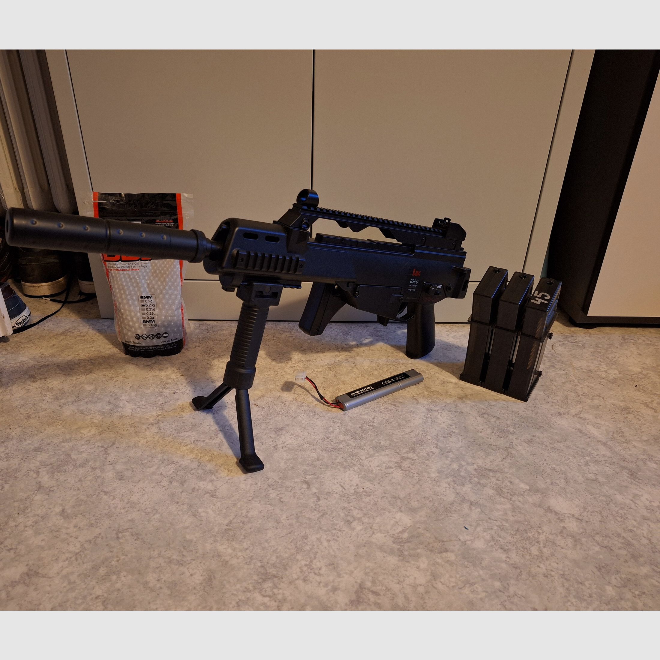 G36C AEG <0,5j mit 3 Mags + Schalldämpfer + Frontgriff