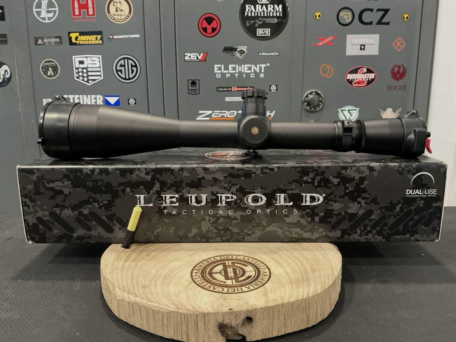 Ottica Leupold Mark 4 8.5-25x50mm M1-FF TMR Riflescope, immagine 1 di 2
