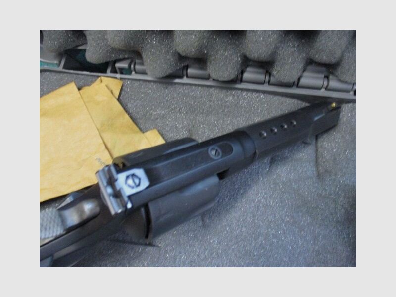 Revolver Smith & Wesson Performance Center M327 TRR8 5-inch in Box M327