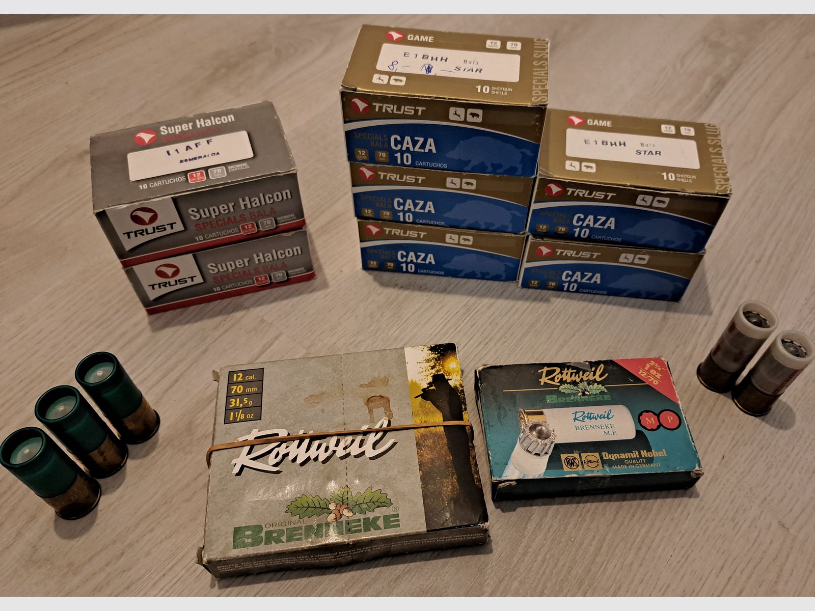 450 shots Various hunting shotgun and rifle ammunition caliber 12/70 lot