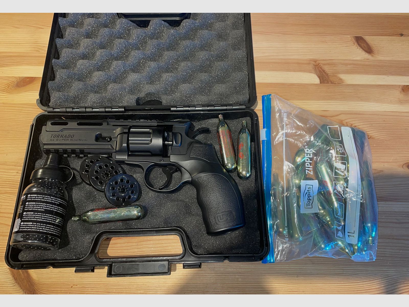 UX CO2 Revolver Tornado mit Zubehör