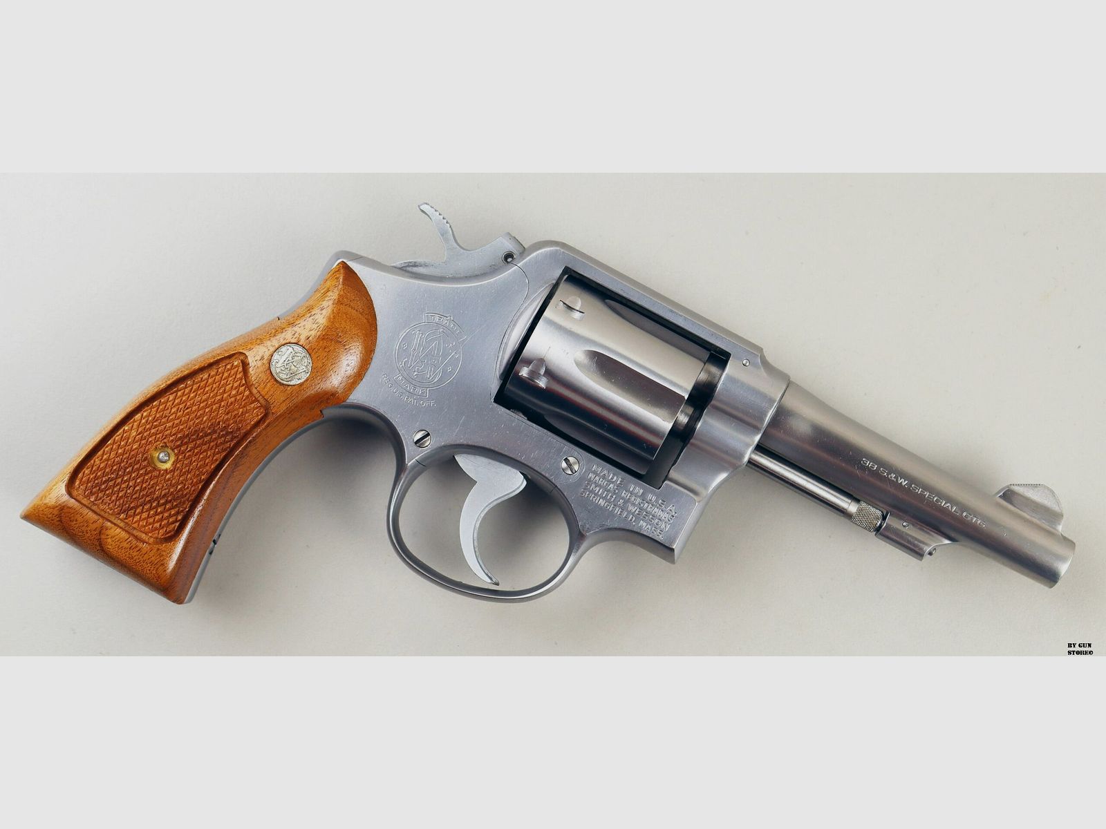 Revolver Smith & Wesson mod. 64 cal. 38 Sp matr. D525655, image 4 of 12