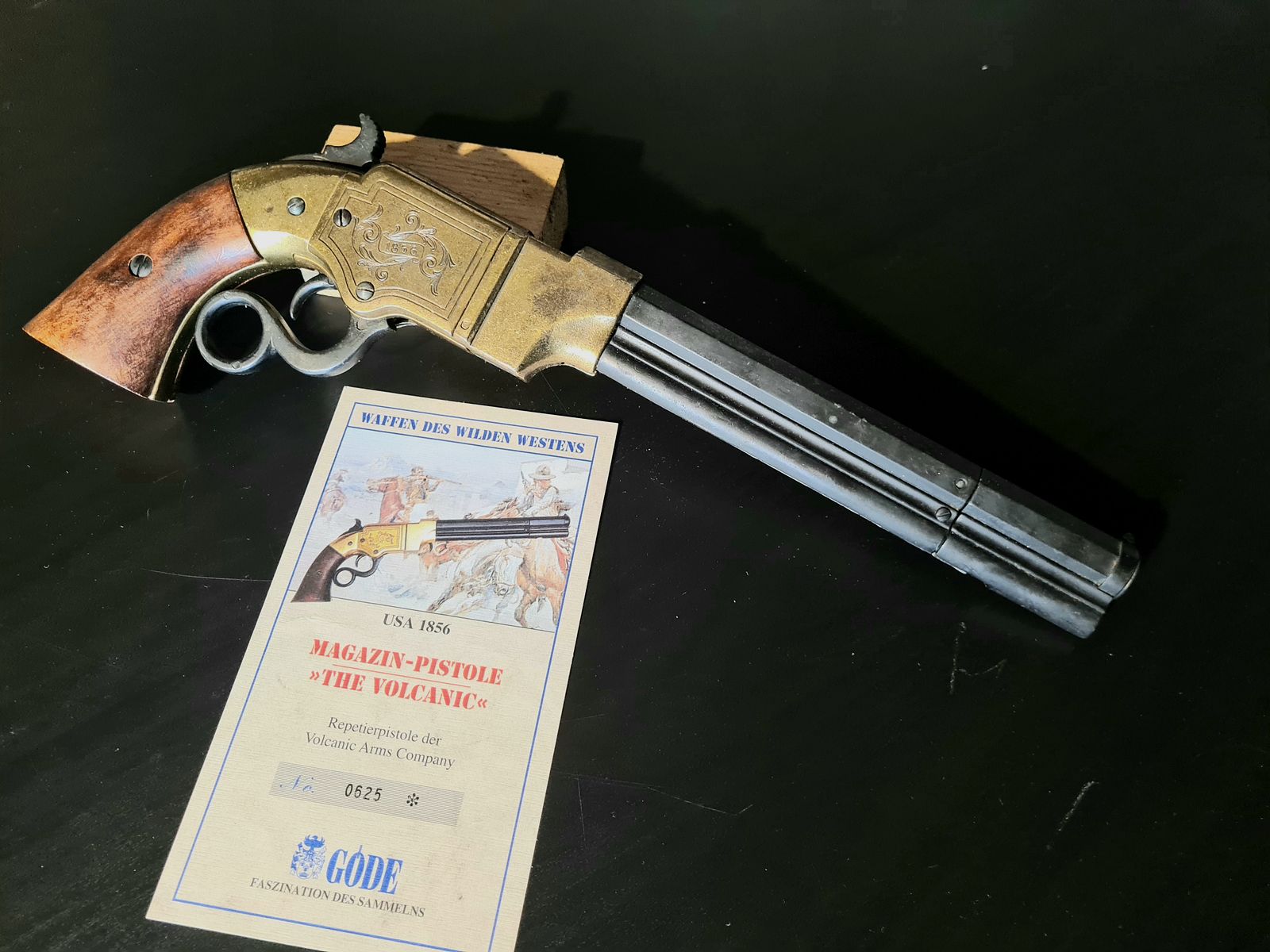 PISTOLE MAGAZINE «LES VOLCANIQUES» Pistolet à répétition de la Volcanic Arms Company