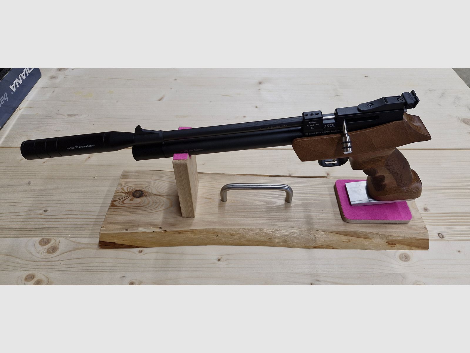 Luftpistole Diana Bandit, Pressluft, Magazin, Schalldämpfer – mit Luftpumpe, Auflage, 4,5mm-Diabolo, Ständer, Zubehör