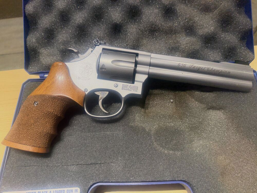 Smith & Wesson 686 Target Champion