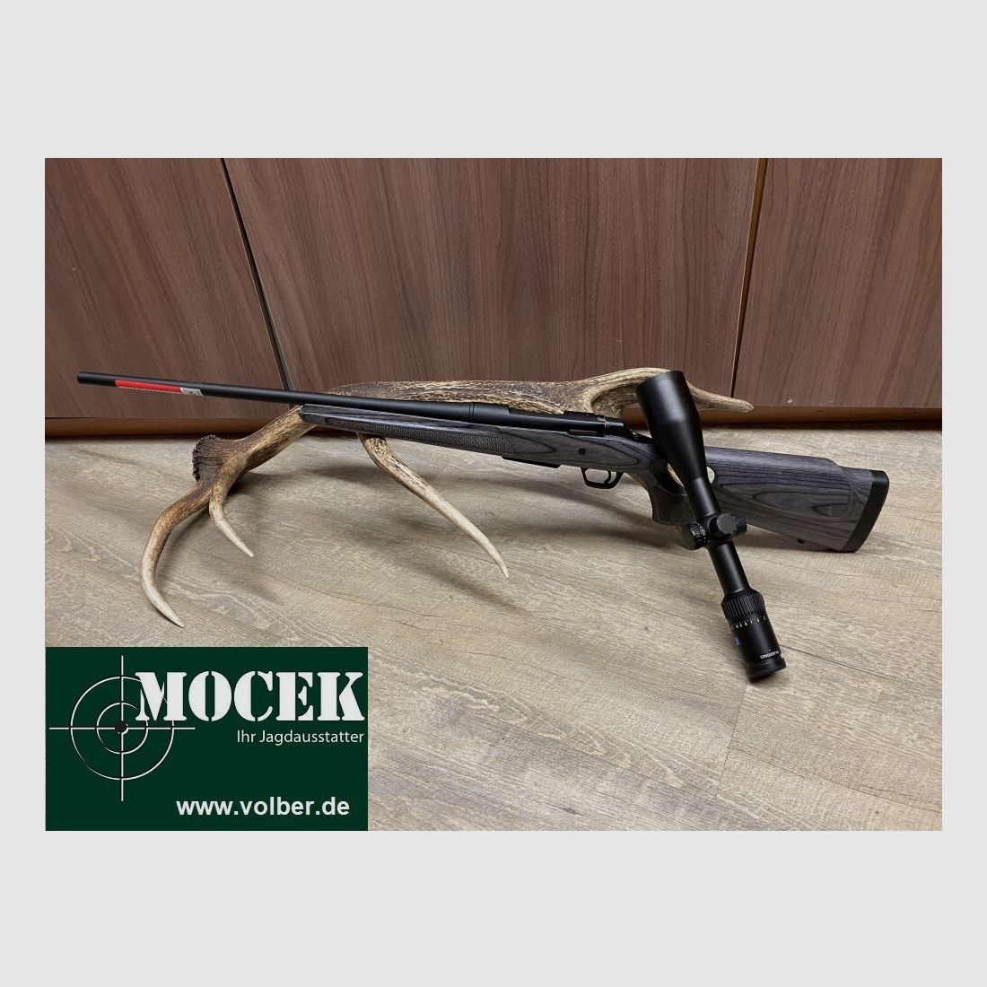 Winchester XPR crosse en bois, avec Zeiss Conquest V4 3-12x56 cal. 30-06, canon court 53cm