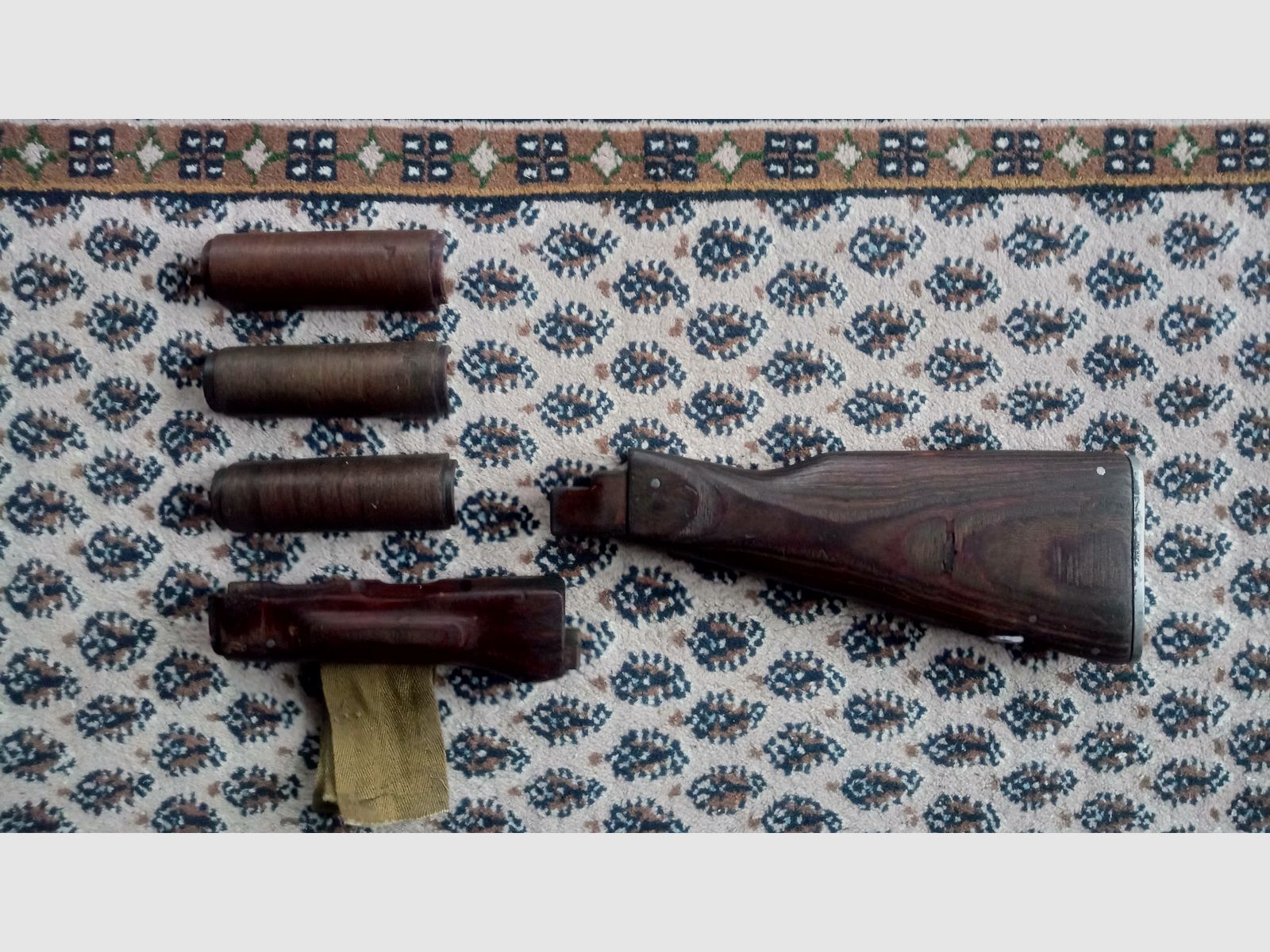 Zestaw kolb AK drewno laminowane ciemno brązowe, prawdopodobnie rosyjskie // kolba i osłona rękojeści // AKM i AK74 / może być również dopasowane do Cybergun GSG Co2 AK47