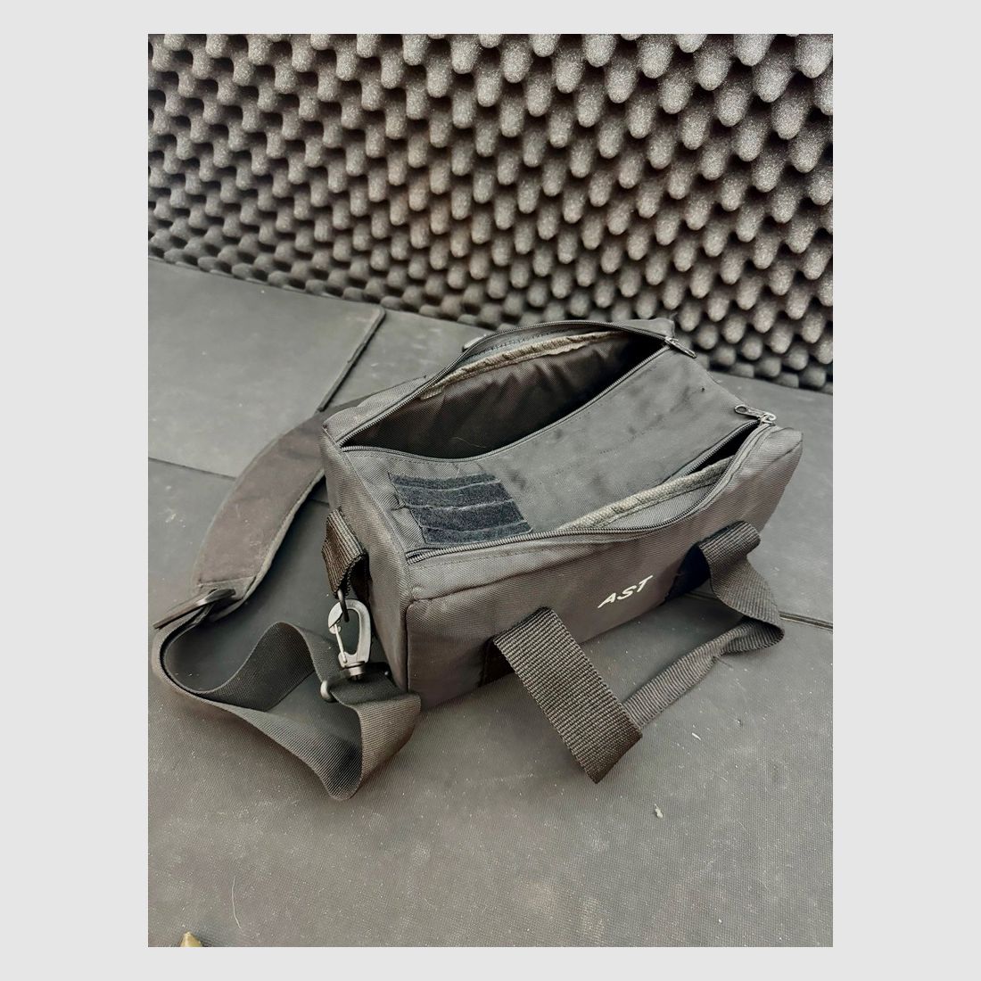 Sport- en patronentas, stijf, gevoerd - AST - variabele binnenvak (2 kleine of 1 groot vak)