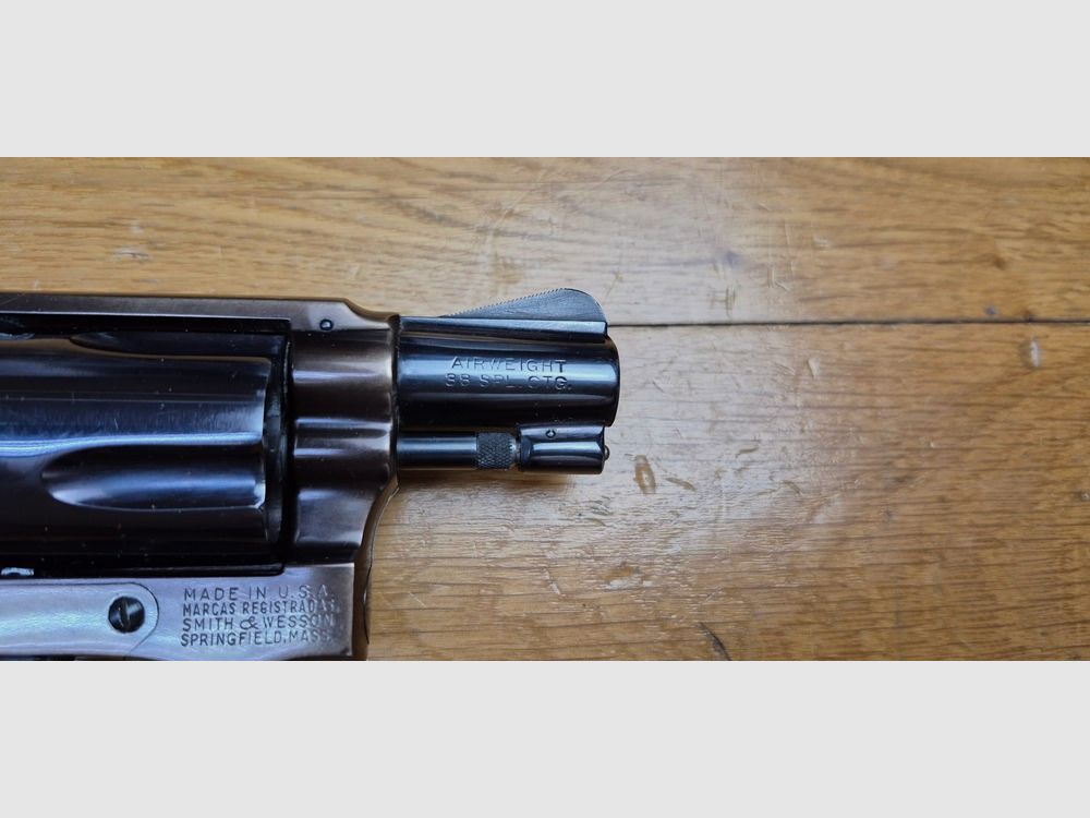 Rivoltante molto raro Smith&Wesson Model 42 Centennial – Un 36 Chief Special senza cane esterno – 5 colpi in cal. .38SP – Modello del centenario 1952 – Versione leggera per difesa ravvicinata – Finitura bicolore rara e splendida Nero / Bronzo con impugnature in osso – Il vero "Bodyguard"! – Splendida condizione estetica – Eccellente stato meccanico – Pezzo eccezionale! – TBE ++, immagine 22 di 22