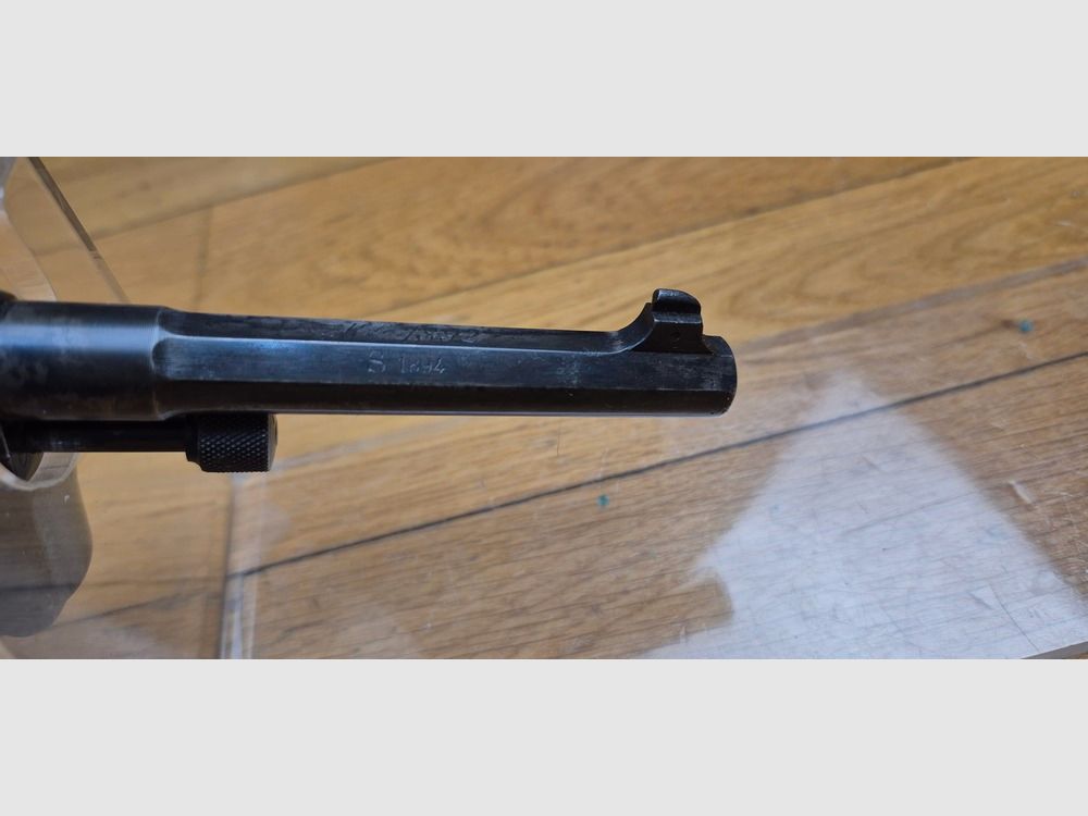 Schöner Dienstrevolver Modell 1892 – Gängig, aber mythisch – Höhepunkt des Dienstrevolvers Made in France – Kaliber 8mm92 – Mono-Nummer – Waffe von 1894 – Schöne Mechanik – Sehr schöner Lauf – Schöne Diensttasche zusätzlich – TBE-, Bild 16 von 32