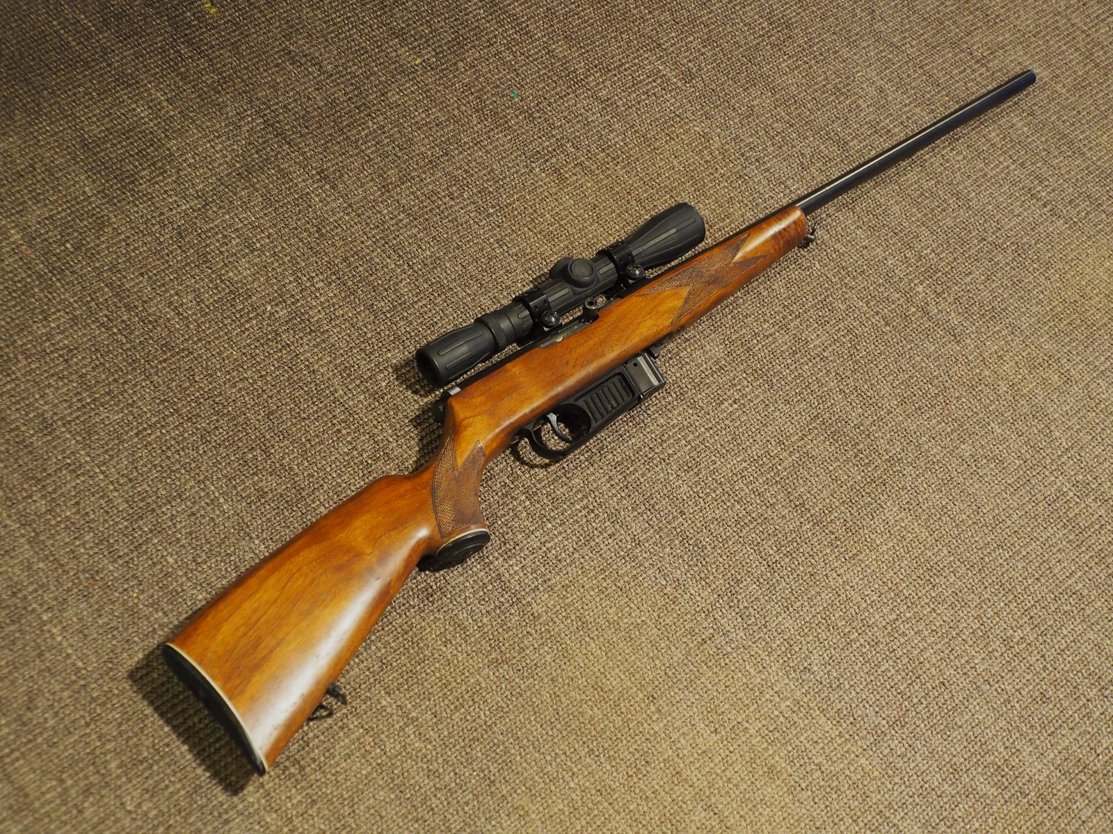 Voere, Kaliber 22lr Semiauto Modell mit Glas - 4x32 schönes, älteres Kleinkalibergewehr mit Zielfernrohr