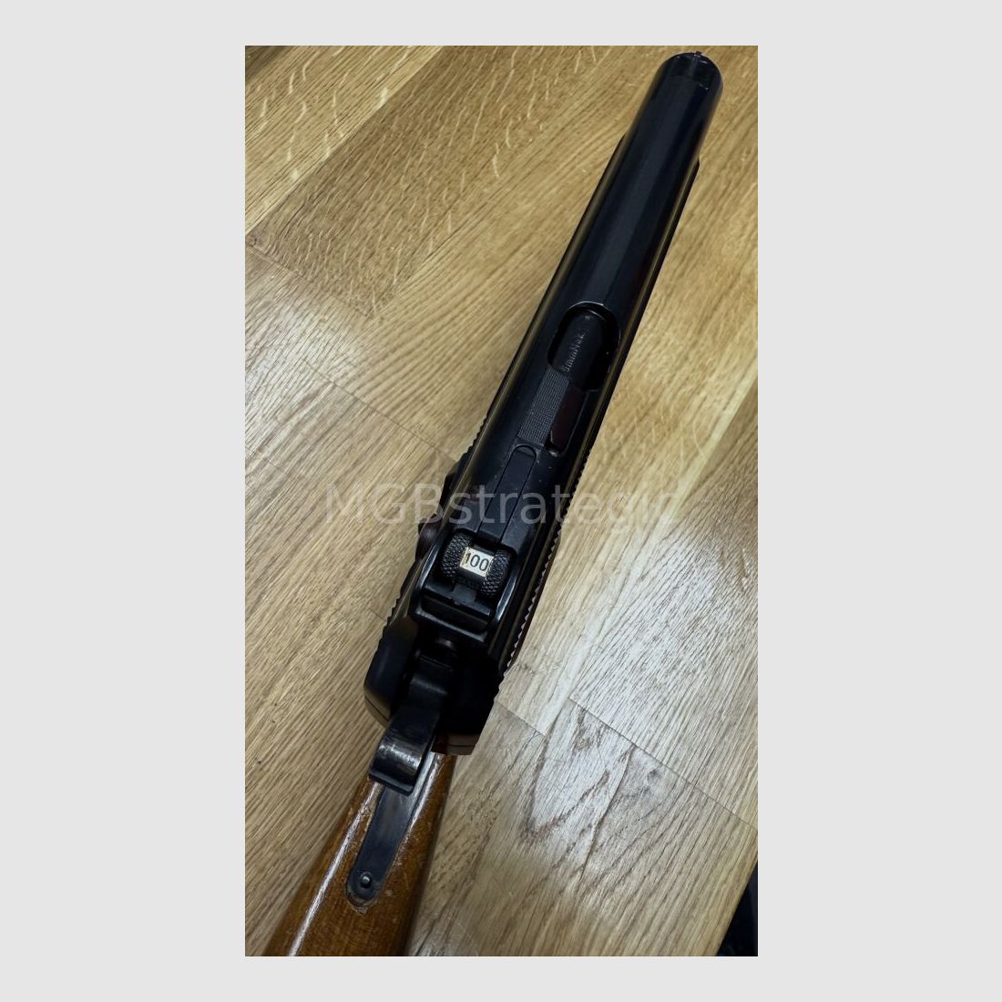 Stetschkin APS - pistola semiautomática 9mm Makarov con culata