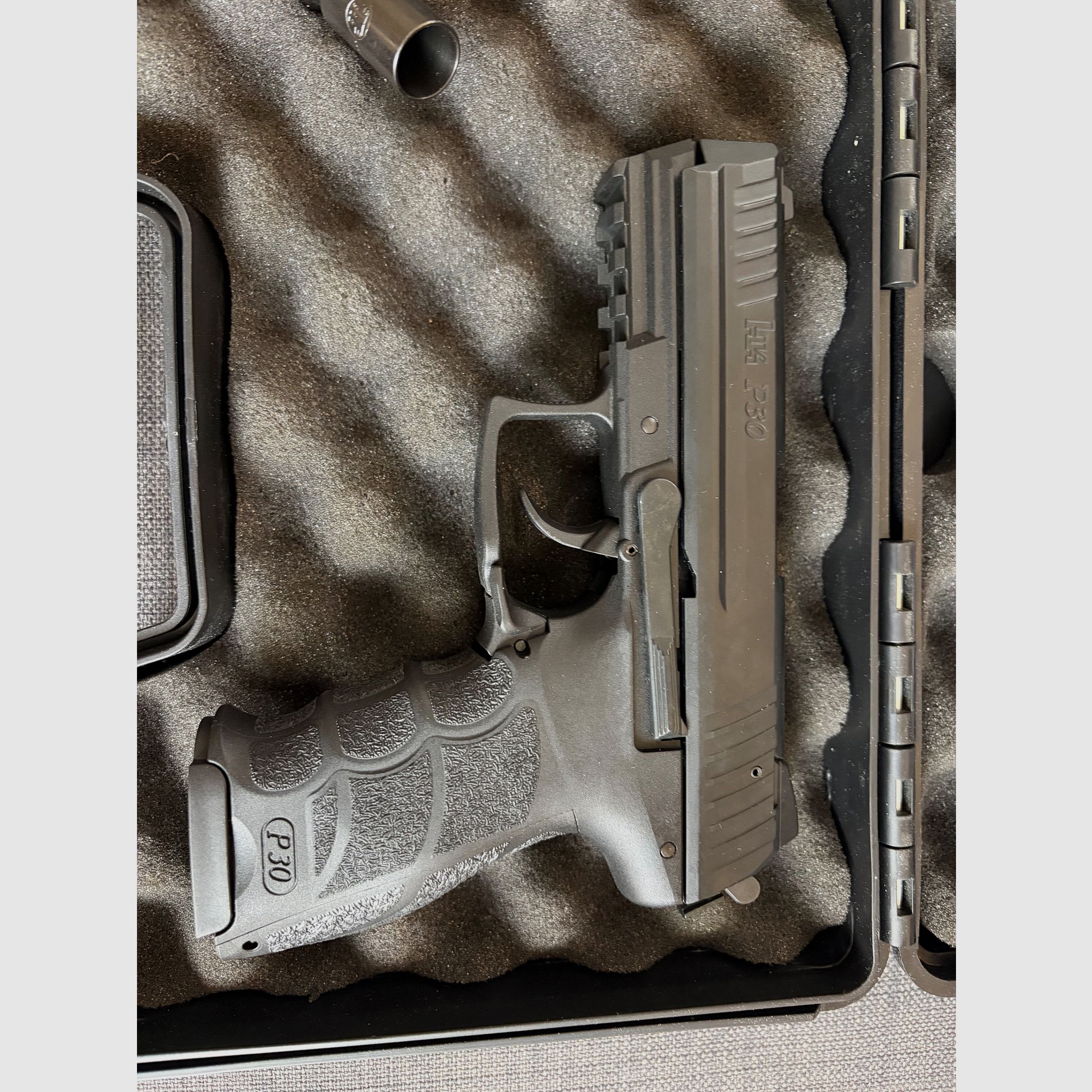 Heckler und Koch P30 mit 100 Schuss Platzpatronen 